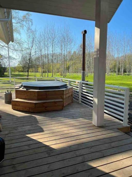 Modern Villa With Sauna & Hot Tub Hiiumaa Zewnętrze zdjęcie