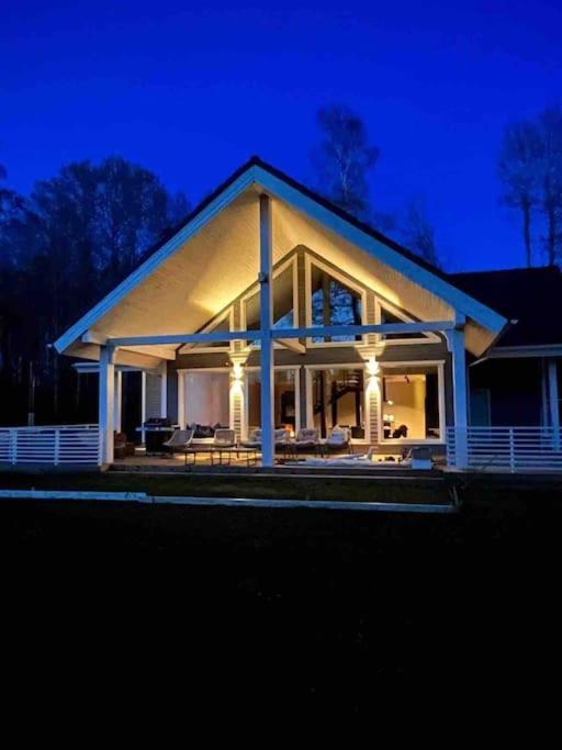 Modern Villa With Sauna & Hot Tub Hiiumaa Zewnętrze zdjęcie